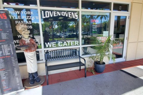 Купить коммерческую недвижимость в Медли, Флорида № 1979229 - фото 2