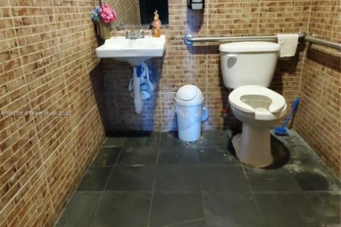 Купить коммерческую недвижимость в Медли, Флорида № 1979229 - фото 10