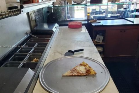 Купить коммерческую недвижимость в Медли, Флорида № 1979229 - фото 6