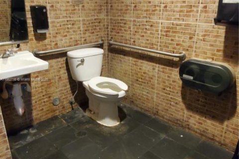 Купить коммерческую недвижимость в Медли, Флорида № 1979229 - фото 7