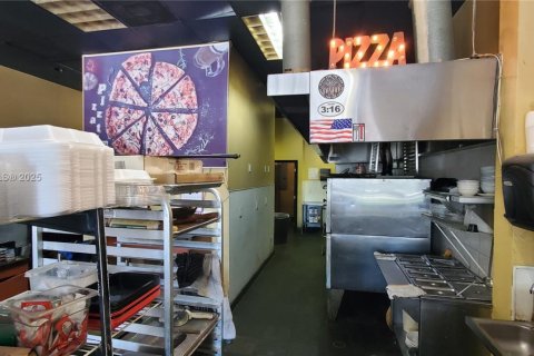 Купить коммерческую недвижимость в Медли, Флорида № 1979229 - фото 9