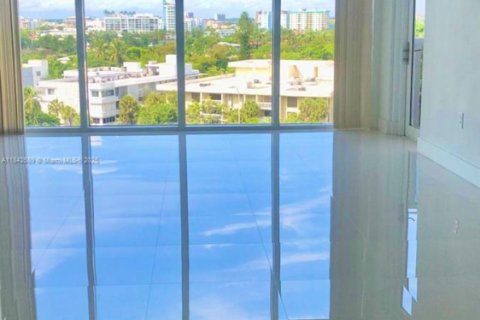 Condominio en alquiler en Bal Harbour, Florida, 1 dormitorio, 83.24 m2 № 1936940 - foto 8