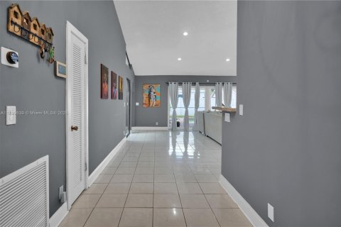 Casa en venta en Lauderhill, Florida, 3 dormitorios, 154.96 m2 № 1952719 - foto 7