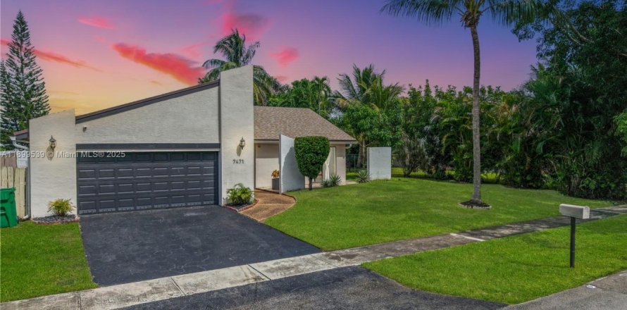 Casa en Lauderhill, Florida 3 dormitorios, 154.96 m2 № 1952719