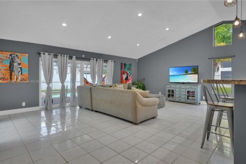 Casa en venta en Lauderhill, Florida, 3 dormitorios, 154.96 m2 № 1952719 - foto 27