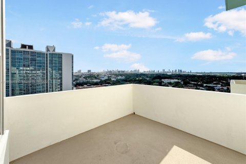 Condo in Miami Beach, Florida, 2 bedrooms  № 1854760 - photo 10