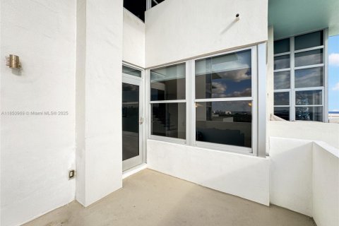 Condo in Miami Beach, Florida, 2 bedrooms  № 1854760 - photo 9