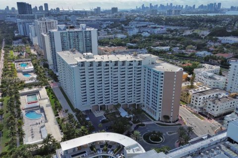 Condo in Miami Beach, Florida, 2 bedrooms  № 1854760 - photo 3