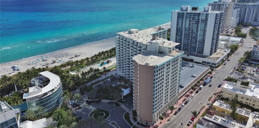 Condo in Miami Beach, Florida, 2 bedrooms  № 1854760