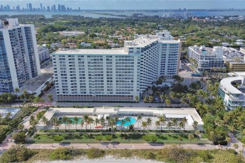 Condo in Miami Beach, Florida, 2 bedrooms  № 1854760 - photo 29