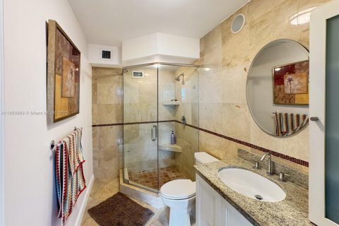 Condo in Miami Beach, Florida, 2 bedrooms  № 1854760 - photo 20