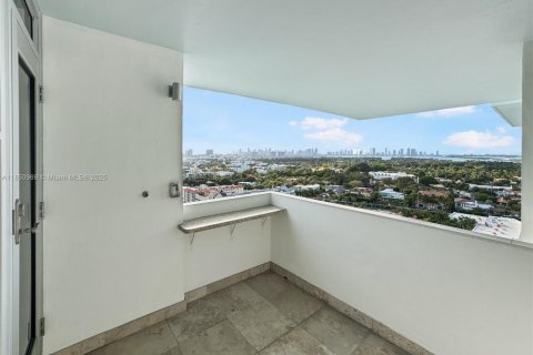 Condo in Miami Beach, Florida, 2 bedrooms  № 1854760 - photo 24