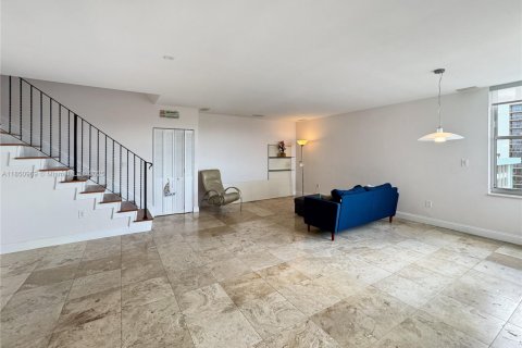Condo in Miami Beach, Florida, 2 bedrooms  № 1854760 - photo 15