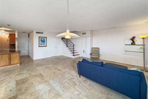 Condo in Miami Beach, Florida, 2 bedrooms  № 1854760 - photo 18