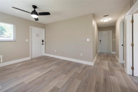 Villa ou maison à louer à Hollywood, Floride: 2 chambres, 133.78 m2 № 2407708 - photo 4