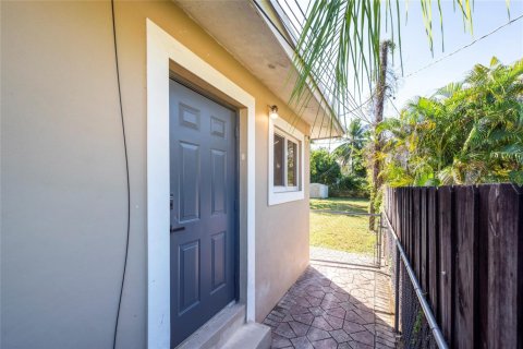Villa ou maison à louer à Hollywood, Floride: 2 chambres, 133.78 m2 № 2407708 - photo 14