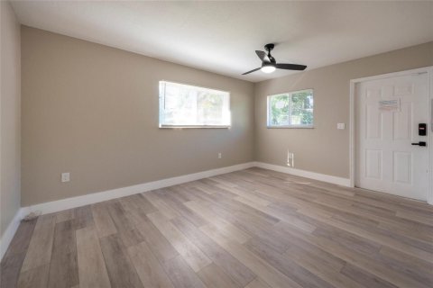 Villa ou maison à louer à Hollywood, Floride: 2 chambres, 133.78 m2 № 2407708 - photo 5