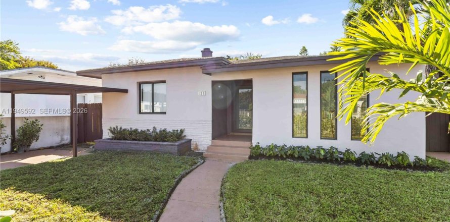 Дом в Майами, Флорида 4 спальни, 140.93м2 № 2005906