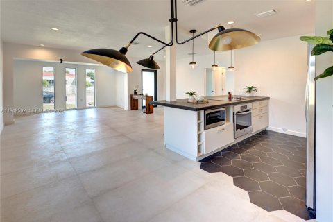 Купить виллу или дом в Майами, Флорида 4 спальни, 140.93м2, № 2005906 - фото 8