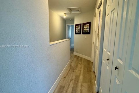 Townhouse in Weston, Florida 3 bedrooms, 135.73 sq.m. № 2059590 - photo 23