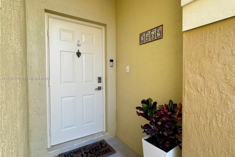 Townhouse in Weston, Florida 3 bedrooms, 135.73 sq.m. № 2059590 - photo 5