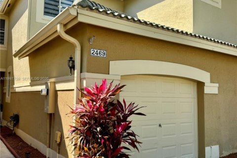 Townhouse in Weston, Florida 3 bedrooms, 135.73 sq.m. № 2059590 - photo 3