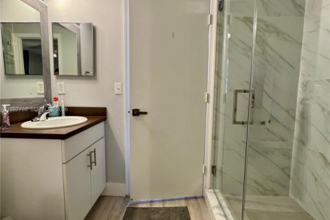 Townhouse in Weston, Florida 3 bedrooms, 135.73 sq.m. № 2059590 - photo 25