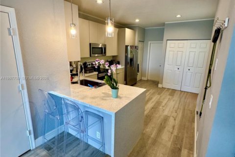 Townhouse in Weston, Florida 3 bedrooms, 135.73 sq.m. № 2059590 - photo 7