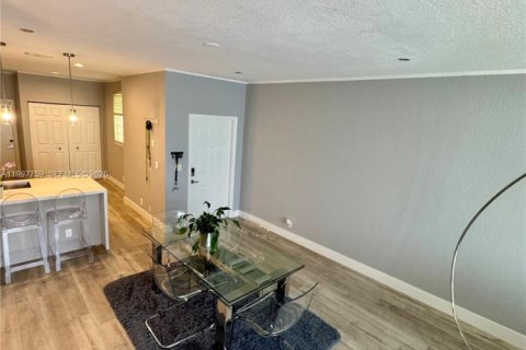 Townhouse in Weston, Florida 3 bedrooms, 135.73 sq.m. № 2059590 - photo 30