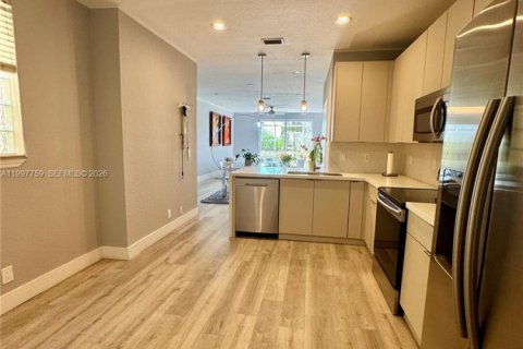 Townhouse in Weston, Florida 3 bedrooms, 135.73 sq.m. № 2059590 - photo 10