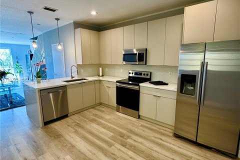 Townhouse in Weston, Florida 3 bedrooms, 135.73 sq.m. № 2059590 - photo 9