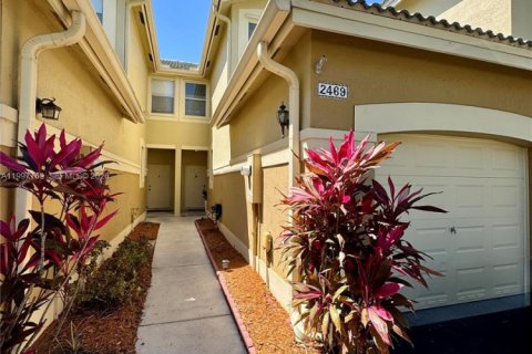 Townhouse in Weston, Florida 3 bedrooms, 135.73 sq.m. № 2059590 - photo 4