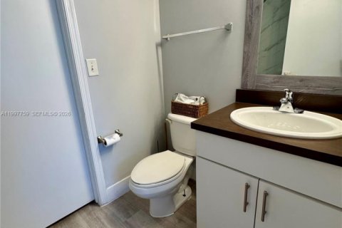 Townhouse in Weston, Florida 3 bedrooms, 135.73 sq.m. № 2059590 - photo 27