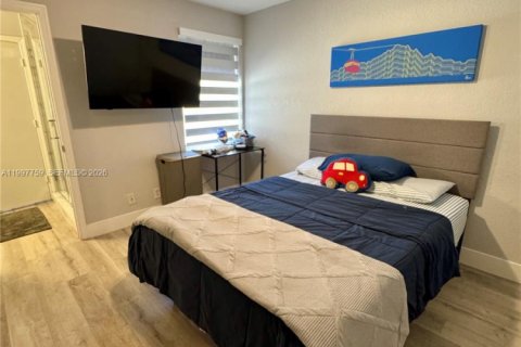 Townhouse in Weston, Florida 3 bedrooms, 135.73 sq.m. № 2059590 - photo 24