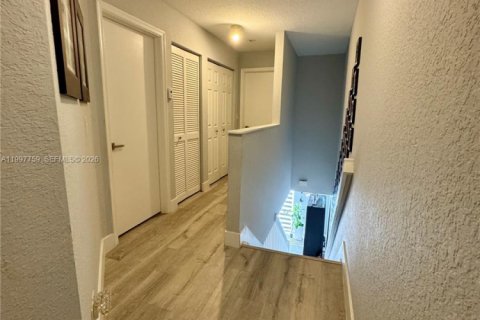 Townhouse in Weston, Florida 3 bedrooms, 135.73 sq.m. № 2059590 - photo 19