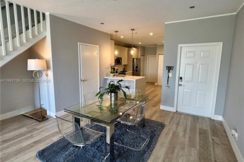 Townhouse in Weston, Florida 3 bedrooms, 135.73 sq.m. № 2059590 - photo 18