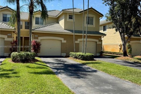 Townhouse in Weston, Florida 3 bedrooms, 135.73 sq.m. № 2059590 - photo 2