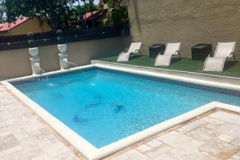 House in Miami, Florida 2 bedrooms, 159.61 sq.m. № 1875031 - photo 9