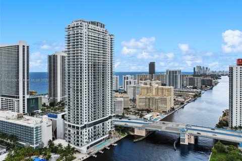 Condo in Hollywood, Florida, 2 bedrooms  № 1764957 - photo 30