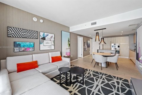 Condo in Hollywood, Florida, 2 bedrooms  № 1764957 - photo 1