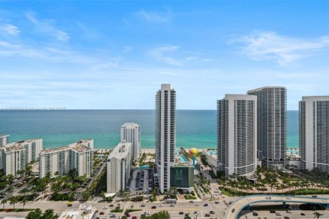 Condo in Hollywood, Florida, 2 bedrooms  № 1764957 - photo 25
