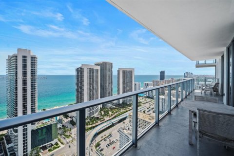 Condo in Hollywood, Florida, 2 bedrooms  № 1764957 - photo 2