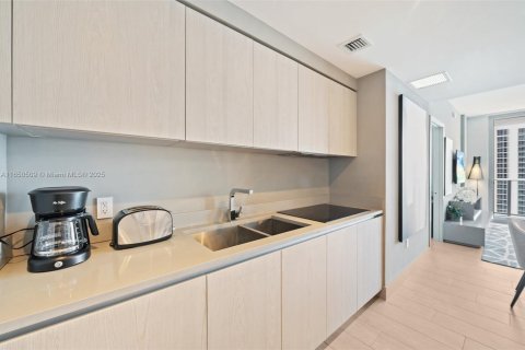 Condo in Hollywood, Florida, 2 bedrooms  № 1764957 - photo 9