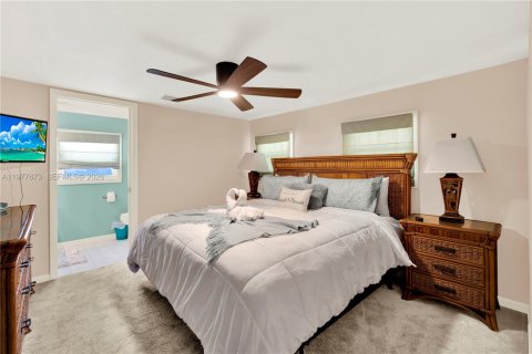 House in Marathon, Florida 3 bedrooms, 122.63 sq.m. № 2042522 - photo 26