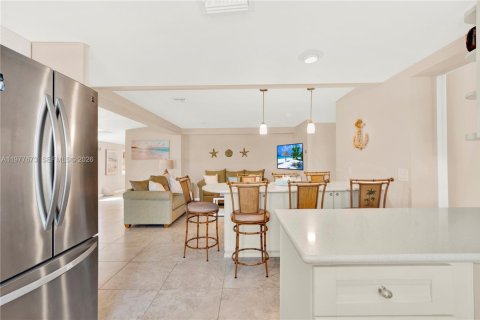 House in Marathon, Florida 3 bedrooms, 122.63 sq.m. № 2042522 - photo 14