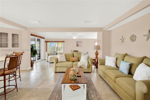 House in Marathon, Florida 3 bedrooms, 122.63 sq.m. № 2042522 - photo 27