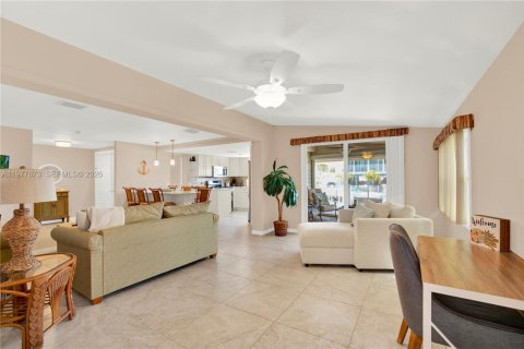 House in Marathon, Florida 3 bedrooms, 122.63 sq.m. № 2042522 - photo 17