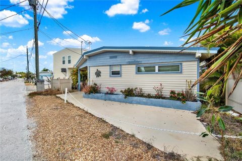 House in Marathon, Florida 3 bedrooms, 122.63 sq.m. № 2042522 - photo 3