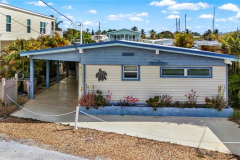 House in Marathon, Florida 3 bedrooms, 122.63 sq.m. № 2042522 - photo 5