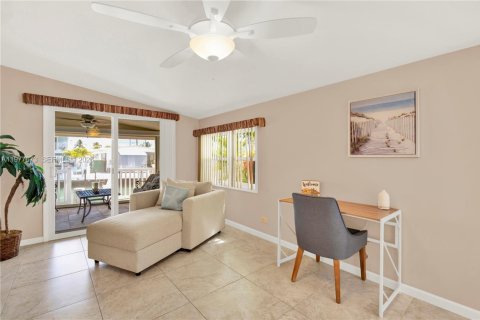 House in Marathon, Florida 3 bedrooms, 122.63 sq.m. № 2042522 - photo 18